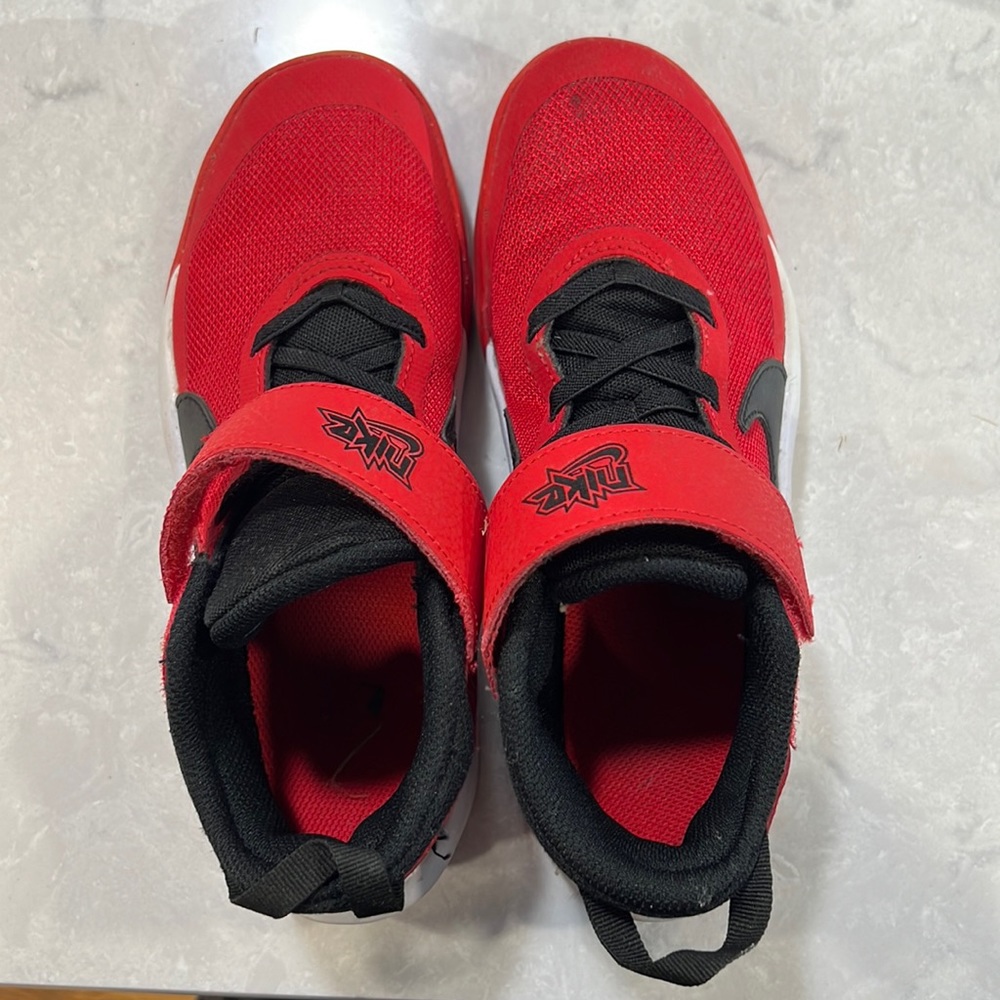Nike basketball boy youth shoes